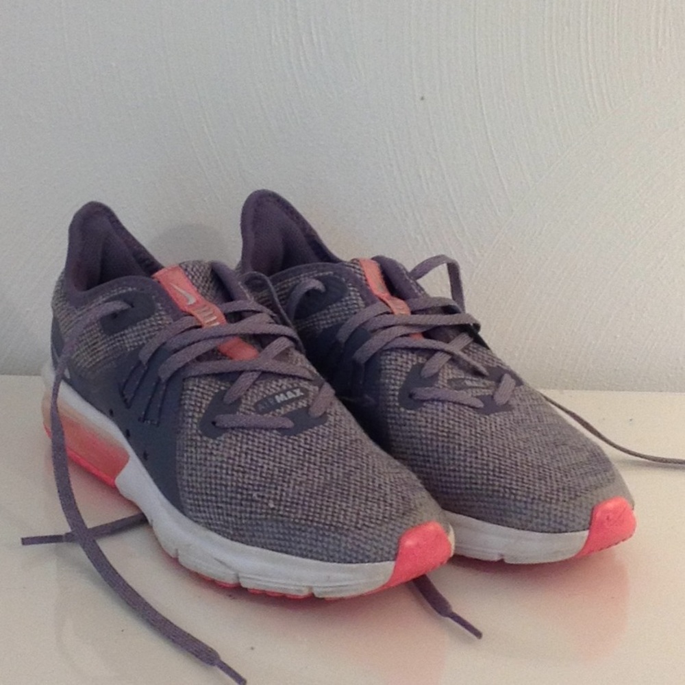 Nike air maxes